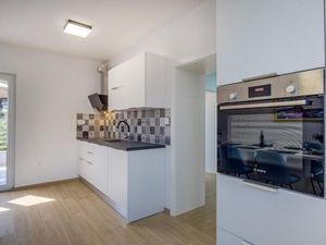 23980321-Ferienwohnung-6-Mali Lošinj-300x225-5