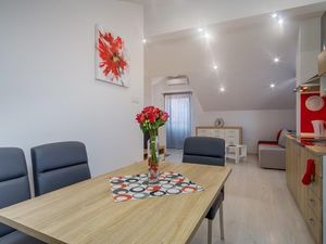 24000415-Ferienwohnung-4-Mali Lošinj-300x225-3