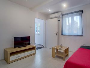 24000411-Ferienwohnung-6-Mali Lošinj-300x225-2