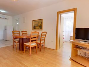 23930012-Ferienwohnung-4-Mali Lošinj-300x225-5