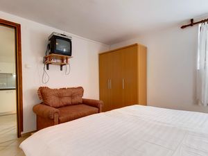 23930046-Ferienwohnung-2-Mali Lošinj-300x225-5