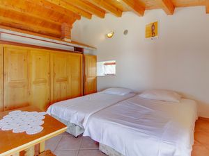 23932141-Ferienwohnung-4-Mali Lošinj-300x225-2