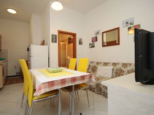 23929968-Ferienwohnung-3-Mali Lošinj-300x225-2