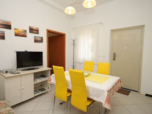 23929968-Ferienwohnung-3-Mali Lošinj-300x225-3