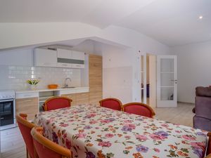 23932362-Ferienwohnung-5-Mali Lošinj-300x225-4