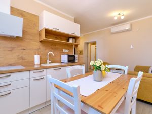 23933025-Ferienwohnung-4-Mali Lošinj-300x225-5