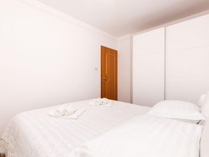 22806537-Ferienwohnung-4-Mali Lošinj-300x225-2