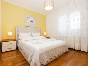 22806537-Ferienwohnung-4-Mali Lošinj-300x225-5