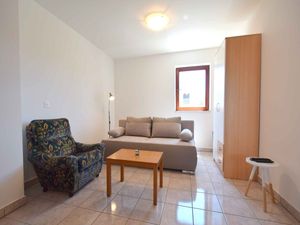 23779737-Ferienwohnung-3-Malinska-300x225-5