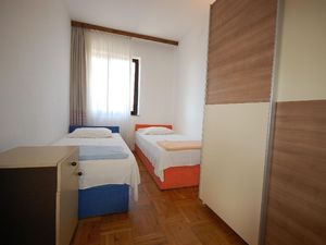 23535187-Ferienwohnung-5-Malinska-300x225-2