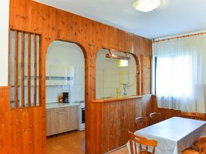 22453213-Ferienwohnung-8-Malinska-300x225-4