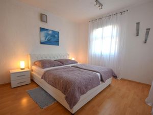 23973701-Ferienwohnung-2-Malinska-300x225-1