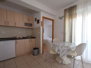 23973701-Ferienwohnung-2-Malinska-300x225-3