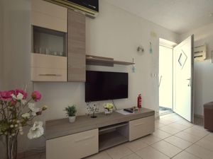 23973701-Ferienwohnung-2-Malinska-300x225-5