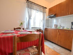 5523462-Ferienwohnung-4-Malinska-300x225-5