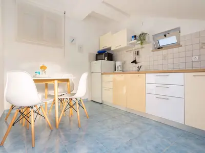 Ferienwohnung für 2 Personen (25 m²) in Malinska 1/10