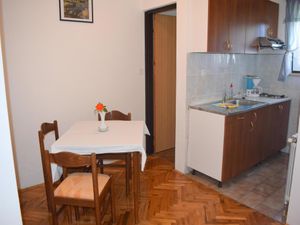 23954789-Ferienwohnung-3-Malinska-300x225-5