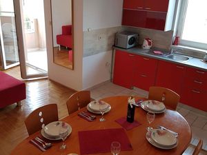 23775621-Ferienwohnung-4-Malinska-300x225-5