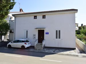 23776349-Ferienwohnung-3-Malinska-300x225-2