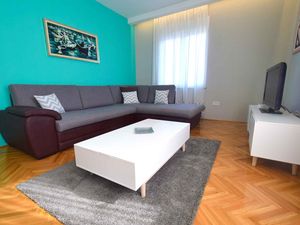 23777491-Ferienwohnung-4-Malinska-300x225-5