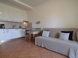 23777649-Ferienwohnung-3-Malinska-300x225-5