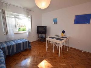 23777647-Ferienwohnung-3-Malinska-300x225-4