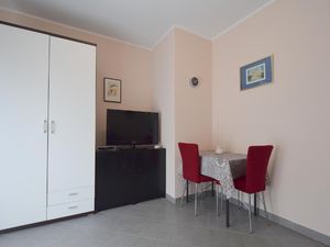 4287227-Ferienwohnung-2-Malinska-300x225-3