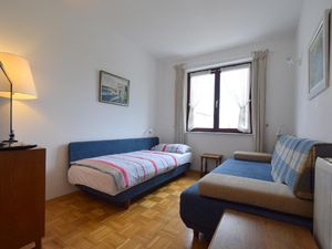 7162222-Ferienwohnung-4-Malinska-300x225-5