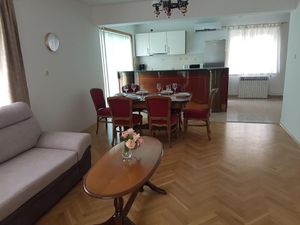 22453975-Ferienwohnung-6-Malinska-300x225-2