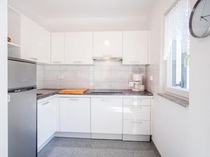 21948855-Ferienwohnung-4-Malinska-300x225-5