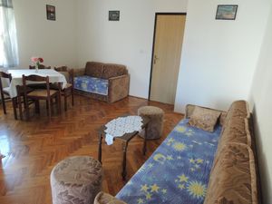 22453277-Ferienwohnung-4-Malinska-300x225-2