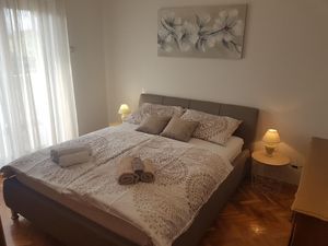 22442035-Ferienwohnung-4-Malinska-300x225-0