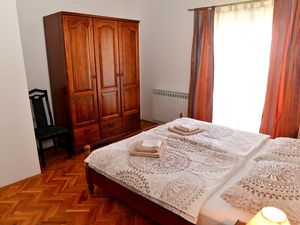 22442035-Ferienwohnung-4-Malinska-300x225-5