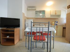 23535186-Ferienwohnung-3-Malinska-300x225-3