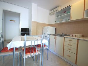 23535186-Ferienwohnung-3-Malinska-300x225-4