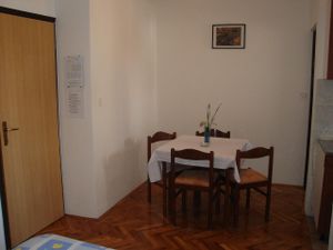 22443865-Ferienwohnung-2-Malinska-300x225-5