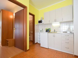 4287232-Ferienwohnung-3-Malinska-300x225-3