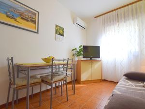 4287232-Ferienwohnung-3-Malinska-300x225-4