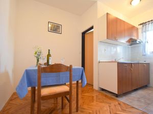 5547564-Ferienwohnung-2-Malinska-300x225-2