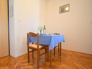 5547564-Ferienwohnung-2-Malinska-300x225-4