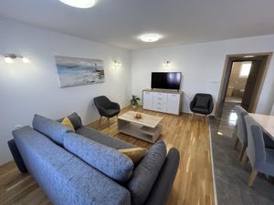 23697216-Ferienwohnung-4-Malinska-300x225-5