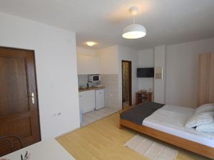 17930799-Ferienwohnung-2-Malinska-300x225-4