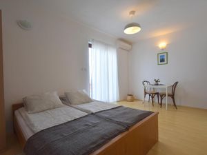 17930799-Ferienwohnung-2-Malinska-300x225-5