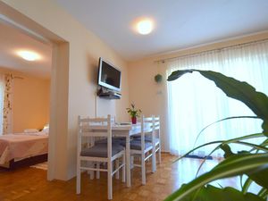 18131421-Ferienwohnung-4-Malinska-300x225-5