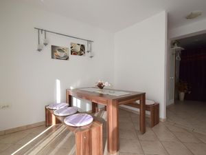 23973689-Ferienwohnung-4-Malinska-300x225-3