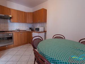 19348283-Ferienwohnung-2-Malinska-300x225-5