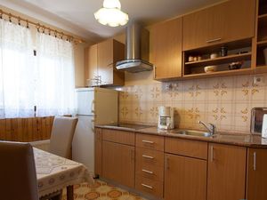 19348302-Ferienwohnung-2-Malinska-300x225-5