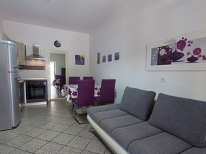 19348315-Ferienwohnung-4-Malinska-300x225-5