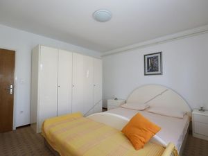 19348307-Ferienwohnung-4-Malinska-300x225-5