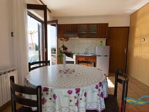 21605717-Ferienwohnung-4-Malinska-300x225-5